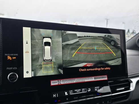 Used 2025 Toyota Sienna Platinum image 34