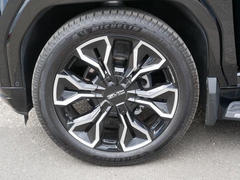 Used 2025 GMC Sierra EV Denali AWD/4WD image 15