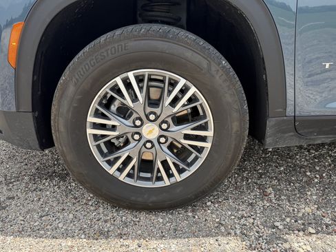 Used 2025 Chevrolet Traverse LT AWD/4WD image 12
