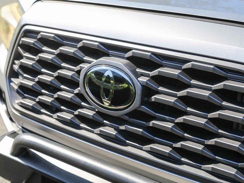 Used 2018 Toyota Tacoma SR5 image 18