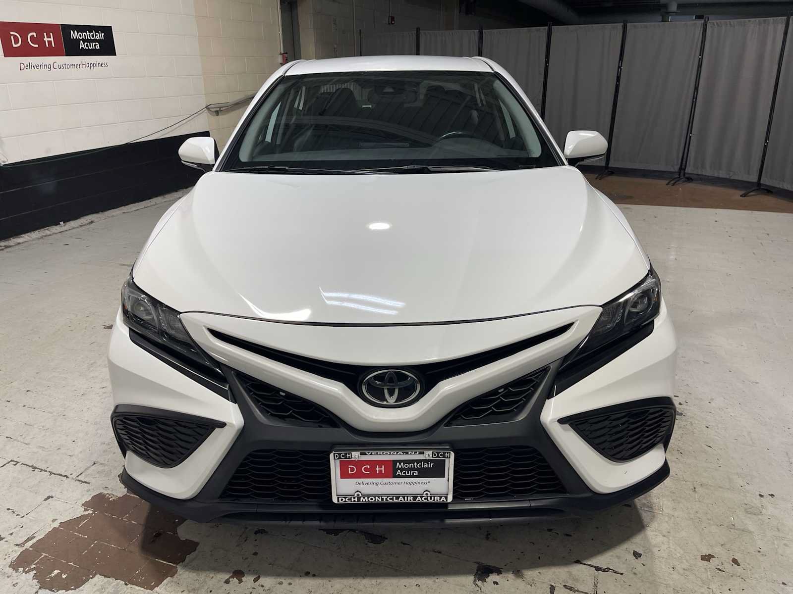 Used 2024 Toyota Camry SE w/ Cold Weather Package FWD image 6
