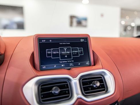 Used 2023 Aston Martin V8 Vantage Coupe RWD image 25