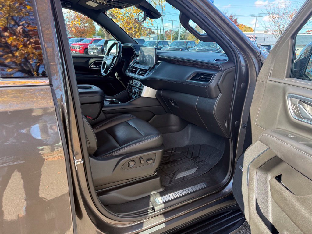 Used 2021 Chevrolet Suburban LT w/ Luxury Package AWD/4WD image 18