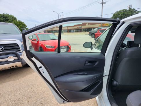 Used 2024 Toyota Corolla LE FWD image 11
