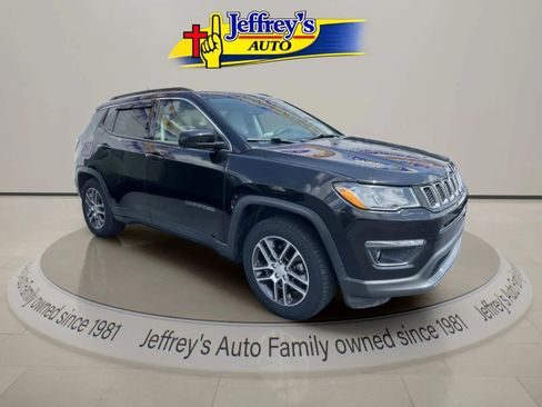 Used 2019 Jeep Compass Latitude w/ Popular Equipment Group FWD image 4