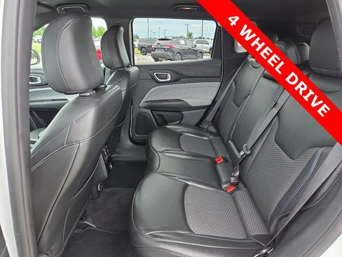 Used 2023 Jeep Compass Latitude AWD/4WD image 10