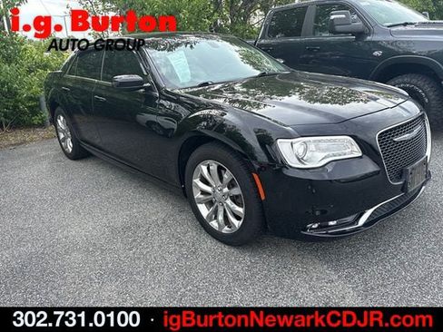 Used 2017 Chrysler 300 Limited w/ Value Package AWD/4WD image 4