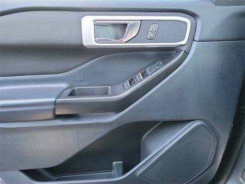 Used 2020 Ford Explorer XLT image 23