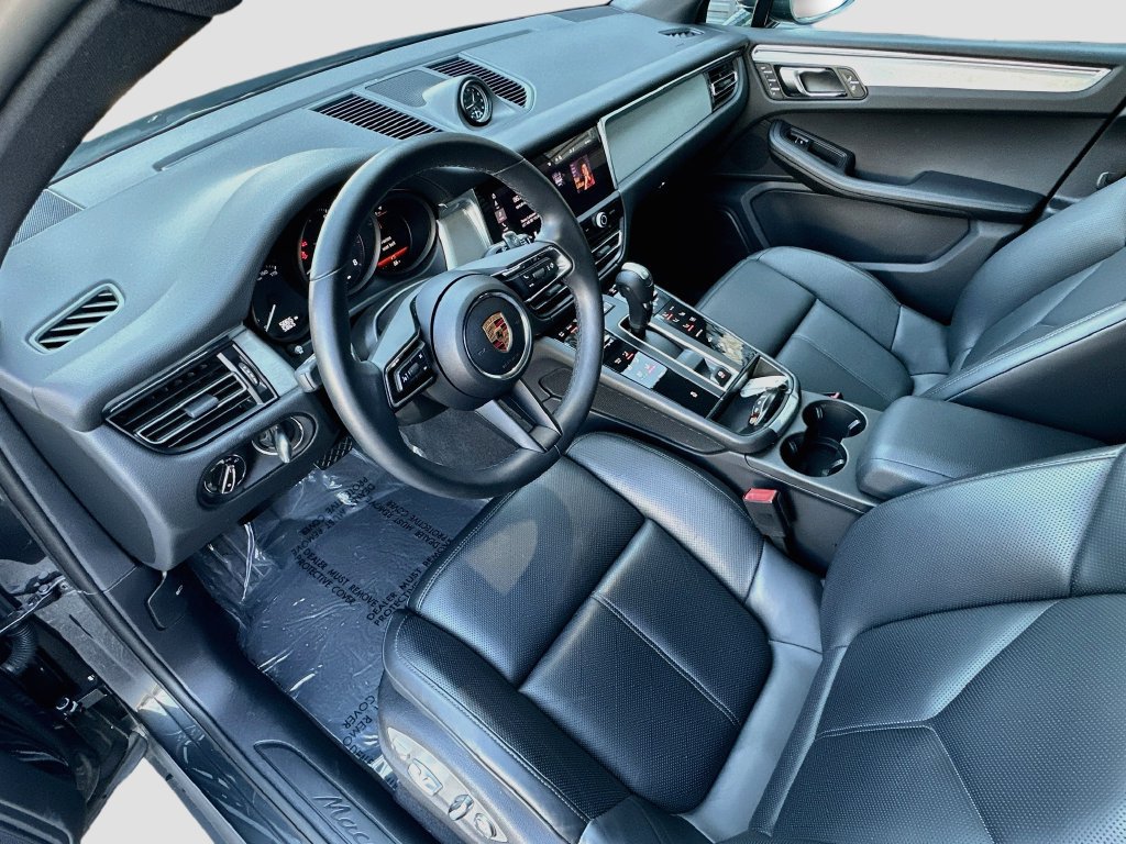 Certified 2026 Porsche Macan AWD/4WD image 4