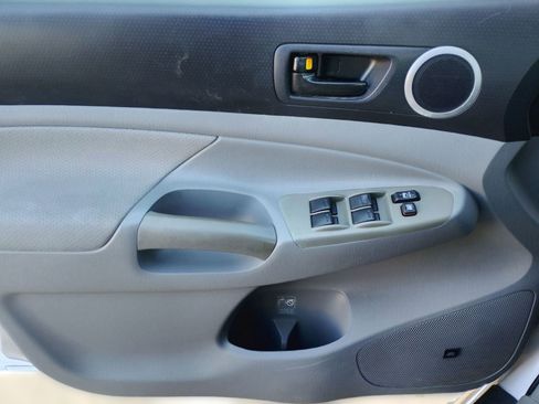 Used 2011 Toyota Tacoma PreRunner image 10