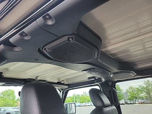 Used 2022 Jeep Wrangler Unlimited Sahara w/ Cold Weather Group AWD/4WD image 23