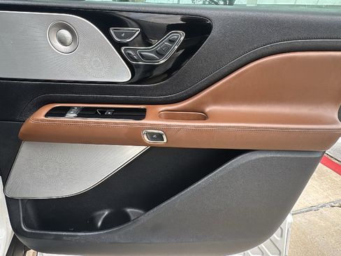 Used 2020 Lincoln Aviator Reserve w/ Equipment Group 201A RWD image 30