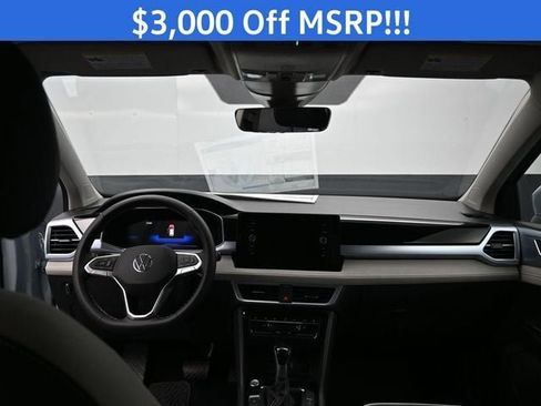 New 2026 Volkswagen Taos SE image 10