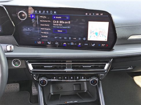 Used 2025 Chevrolet Traverse LT image 18