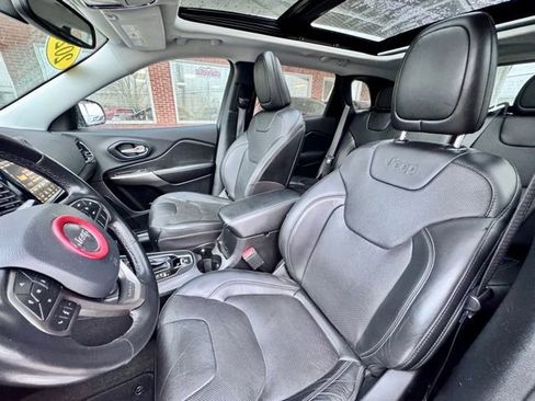 Used 2020 Jeep Cherokee Limited image 8