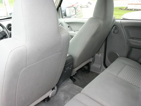 Used 2005 Jeep Liberty Sport AWD/4WD image 40