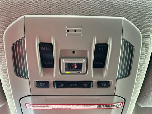 Used 2023 Toyota Highlander XLE FWD image 31