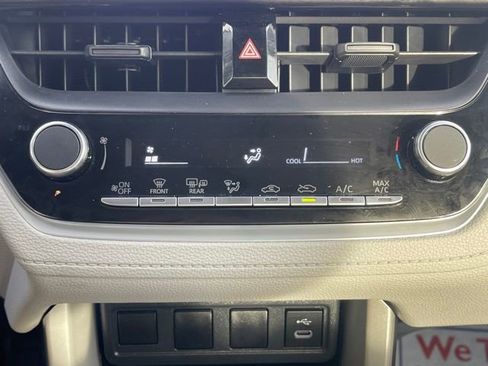 Used 2024 Toyota Corolla Cross L image 12
