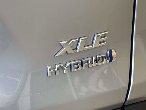 Used 2024 Toyota RAV4 XLE image 12