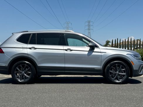 Used 2024 Volkswagen Tiguan SE image 3