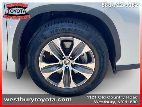 Used 2024 Toyota Highlander XLE image 13