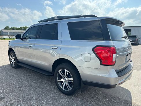 Used 2024 Ford Expedition XLT AWD/4WD image 4