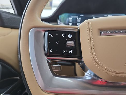 Certified 2025 Land Rover Range Rover Long Wheelbase Autobiography image 17