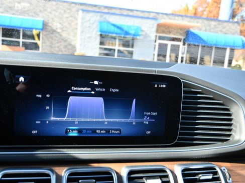 Used 2025 Mercedes-Benz GLS 450 4MATIC image 29