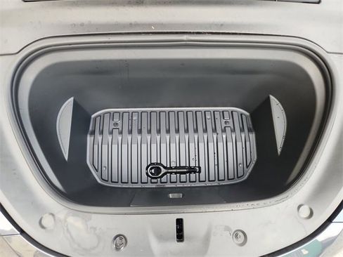 Used 2023 Tesla Model Y Long Range image 29