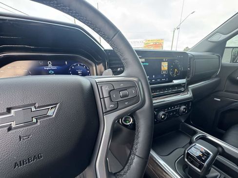 Used 2024 Chevrolet Silverado 1500 LT Trail Boss w/ Convenience Package II image 18