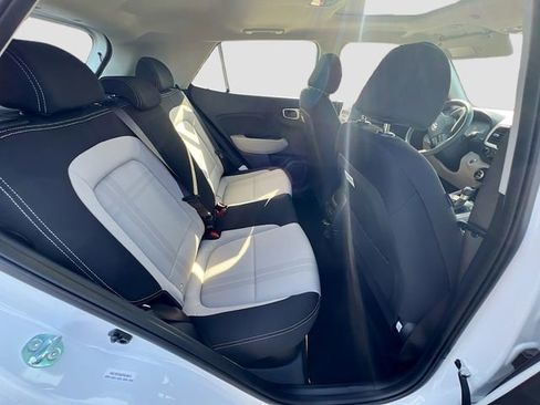 New 2025 Hyundai Venue SEL FWD image 25