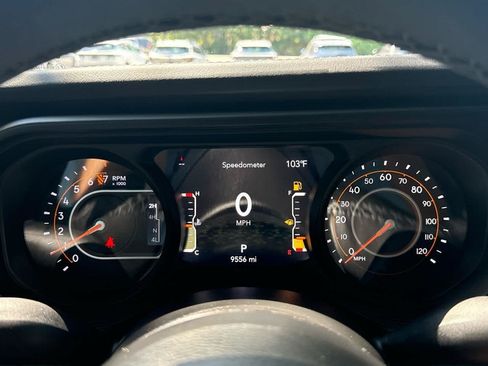Used 2025 Jeep Gladiator Mojave w/ Convenience Group AWD/4WD image 28