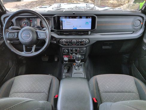 Used 2024 Jeep Gladiator Mojave w/ Technology Group AWD/4WD image 15