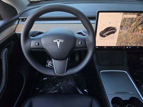 Used 2023 Tesla Model Y Long Range image 13
