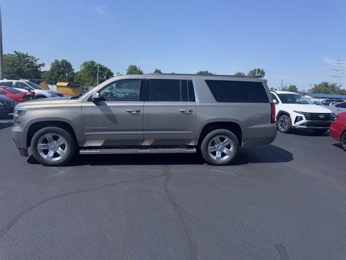 Used 2018 Chevrolet Suburban LT w/ LT Signature Package AWD/4WD image 4