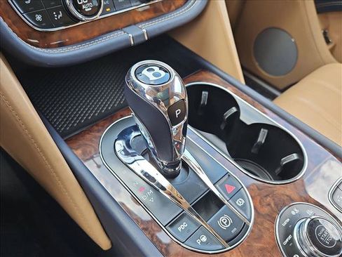 Used 2018 Bentley Bentayga AWD/4WD image 12