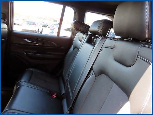 Used 2023 Jeep Grand Cherokee Altitude AWD/4WD image 10
