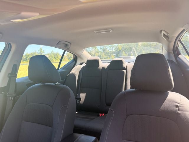 Used 2025 Nissan Altima 2.5 SV FWD image 11