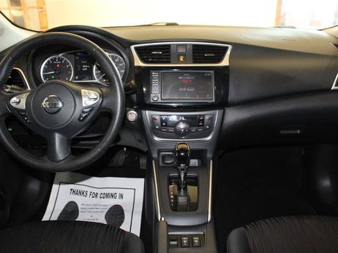 Used 2019 Nissan Sentra SV w/ Special Edition Package FWD image 9