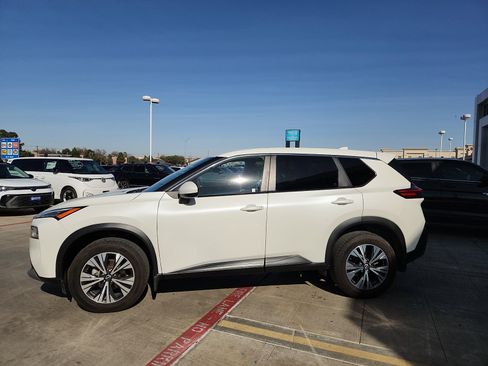 Used 2023 Nissan Rogue SV image 4