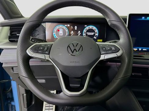 New 2026 Volkswagen Tiguan SE R-Line FWD image 12
