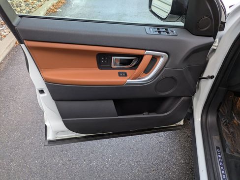 Used 2015 Land Rover Discovery Sport HSE Luxury image 14