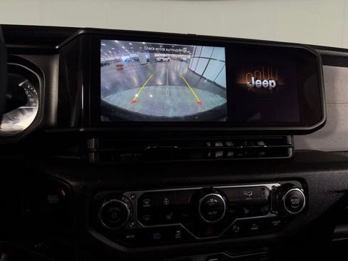 Used 2024 Jeep Wrangler Unlimited AWD/4WD image 18