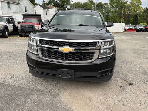 Used 2018 Chevrolet Suburban LT image 3