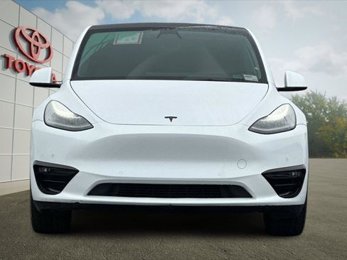Used 2022 Tesla Model Y Long Range image 8