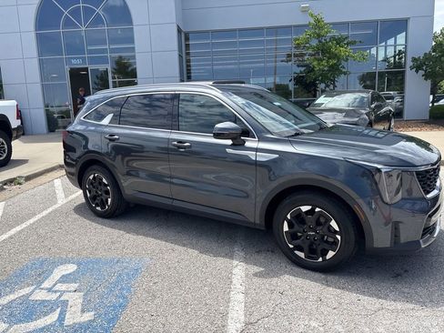 Used 2024 Kia Sorento S FWD image 33