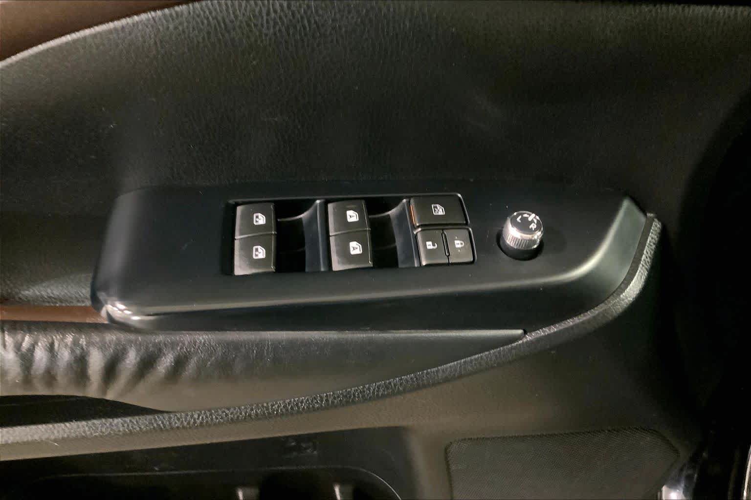 Used 2015 Toyota Highlander XLE AWD/4WD image 35