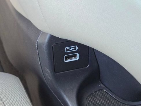 Used 2023 Honda HR-V LX image 26