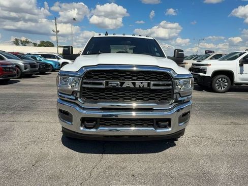 Used 2024 RAM 3500 Tradesman w/ Chrome Appearance Group AWD/4WD image 3