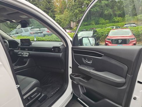Used 2024 Honda Pilot Touring image 12